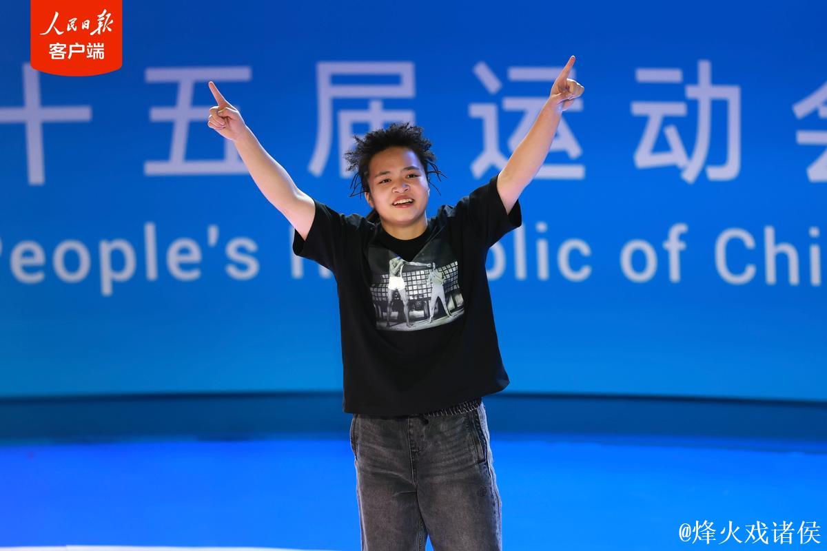 全运会霹雳舞女单决赛 刘清漪力克对手蝉联冠军 全运会霹雳舞女单决赛 刘清漪力克对手蝉联冠军